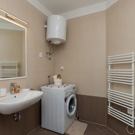 Clouds - Two Bedroom With Balcony And City View *