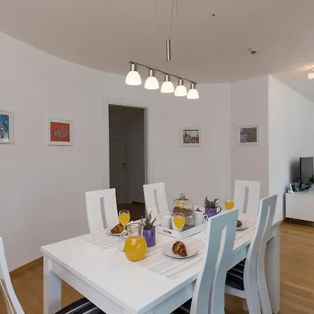 Διαμέρισμα Clouds - Two Bedroom With Balcony And City View *