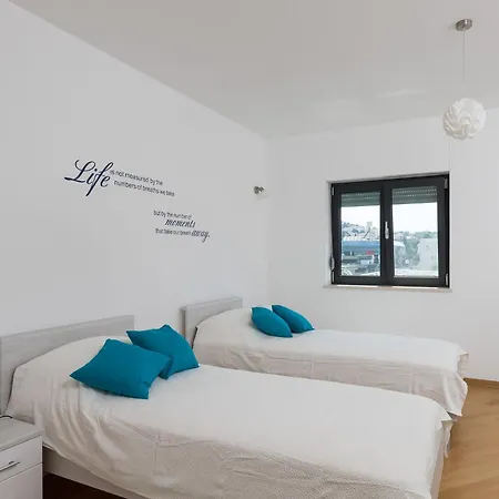 Apartment Clouds - Two Bedroom With Balcony And City View