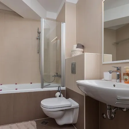Clouds - Two Bedroom With Balcony And City View Διαμέρισμα *