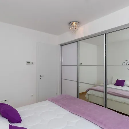 Apartment Clouds - Two Bedroom With Balcony And City View *