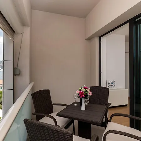 Clouds - Two Bedroom With Balcony And City View Διαμέρισμα *
